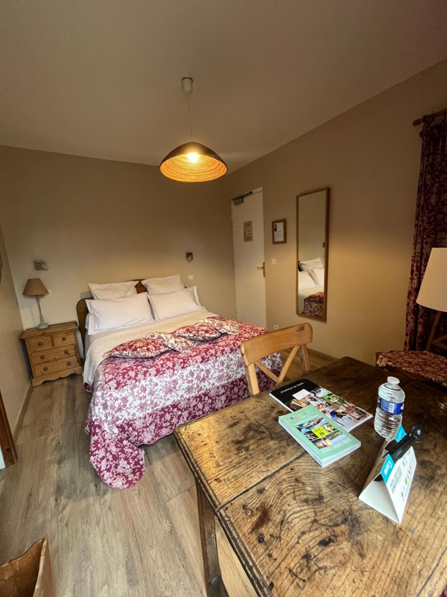 Logis Hotel De La Chapelle Milon-la-Chapelle Екстер'єр фото